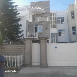 አያት 300 ካሬ