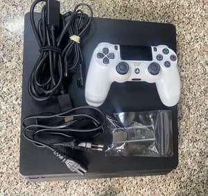 PlayStation 4 Slim Game