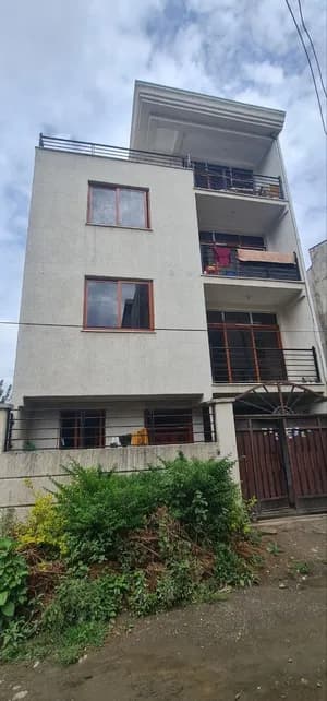 ቤት ሰሚት 72 ካሬ G+3