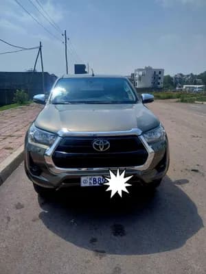 Toyota Hilux Invincible 2021 used