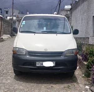 Toyota Hiace Dolphin Van 2000
