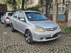 Toyota platz 2004